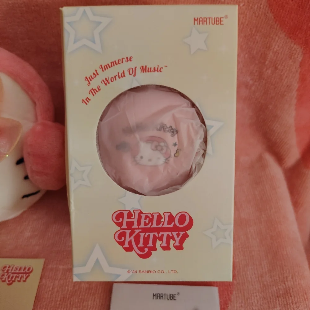 EXCLUSIVE - Hello Kitty x MarTube Earbuds Set - Picture 8 of 9